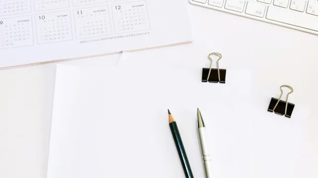 カレンダーとメモ帳。計画段階で現状の課題を整理する