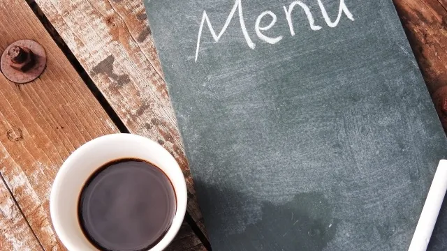 「Menu」と書かれた黒板。準備段階でメニュー情報を整える